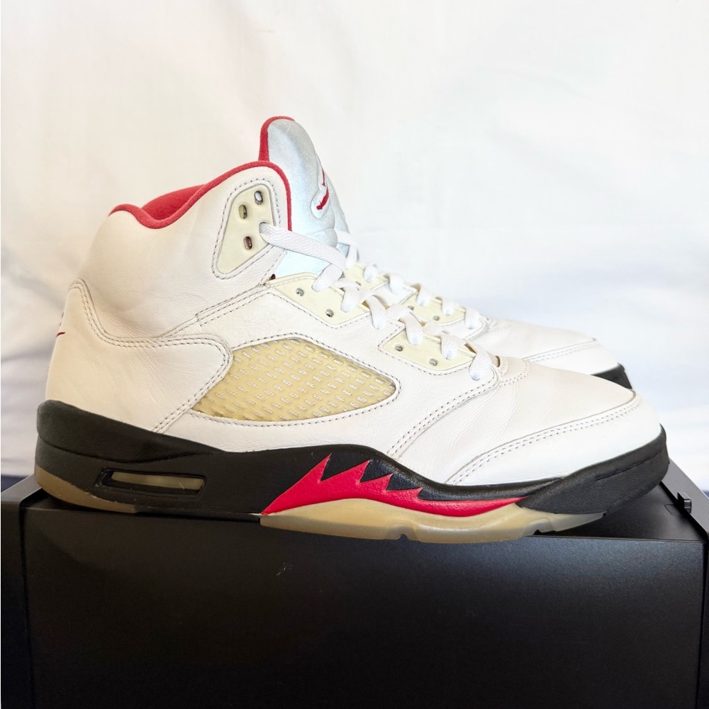 AUTHENTIC Jordan 5 Retro Fire Red size 11 DA1911-102 2020 PRE-OWNED